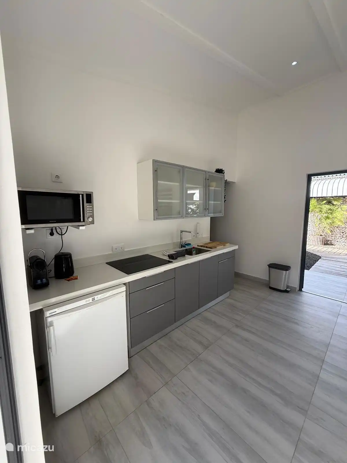 Well equipped fresh open kitchen.