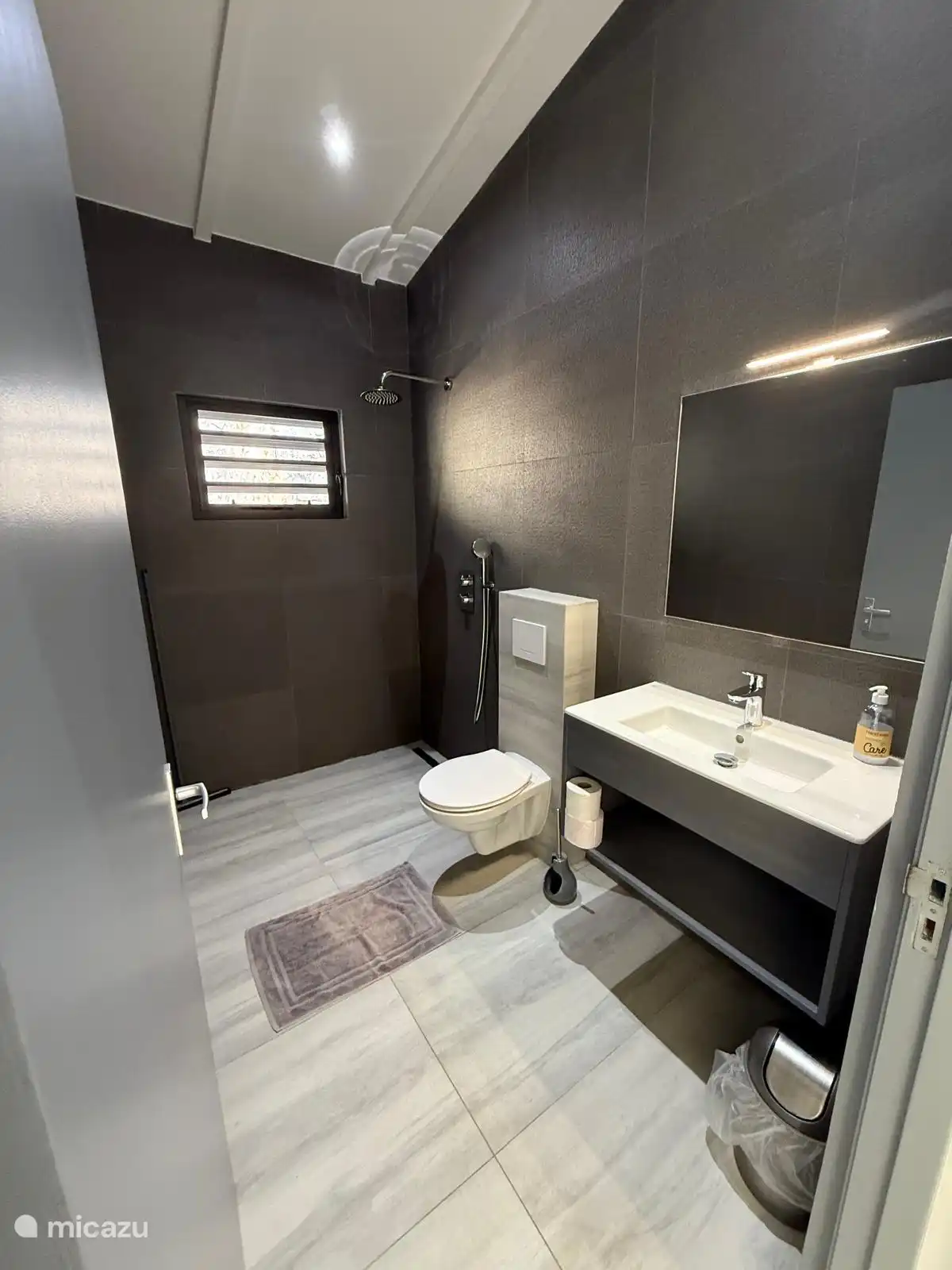Fresh bathroom with hot water shower – the perfect place to start or end the day relaxed.