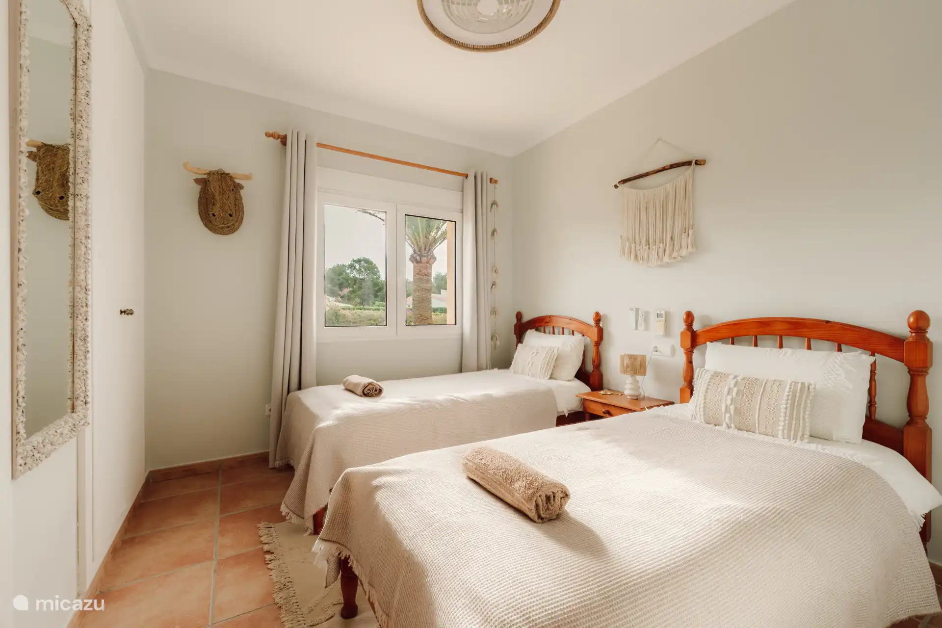 Slaapkamer met 2 losse bedden