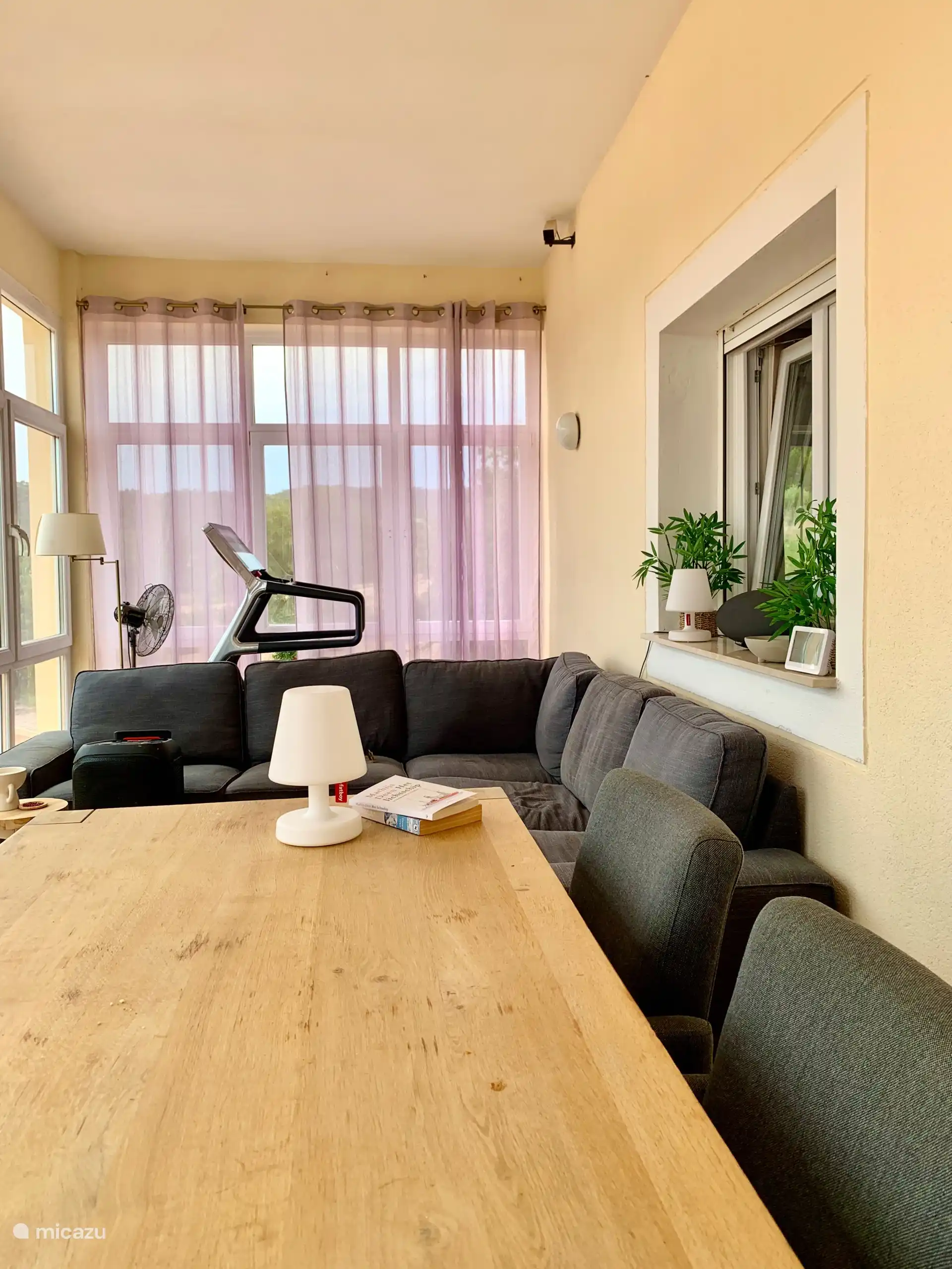 Veranda mit Technogym-Laufband