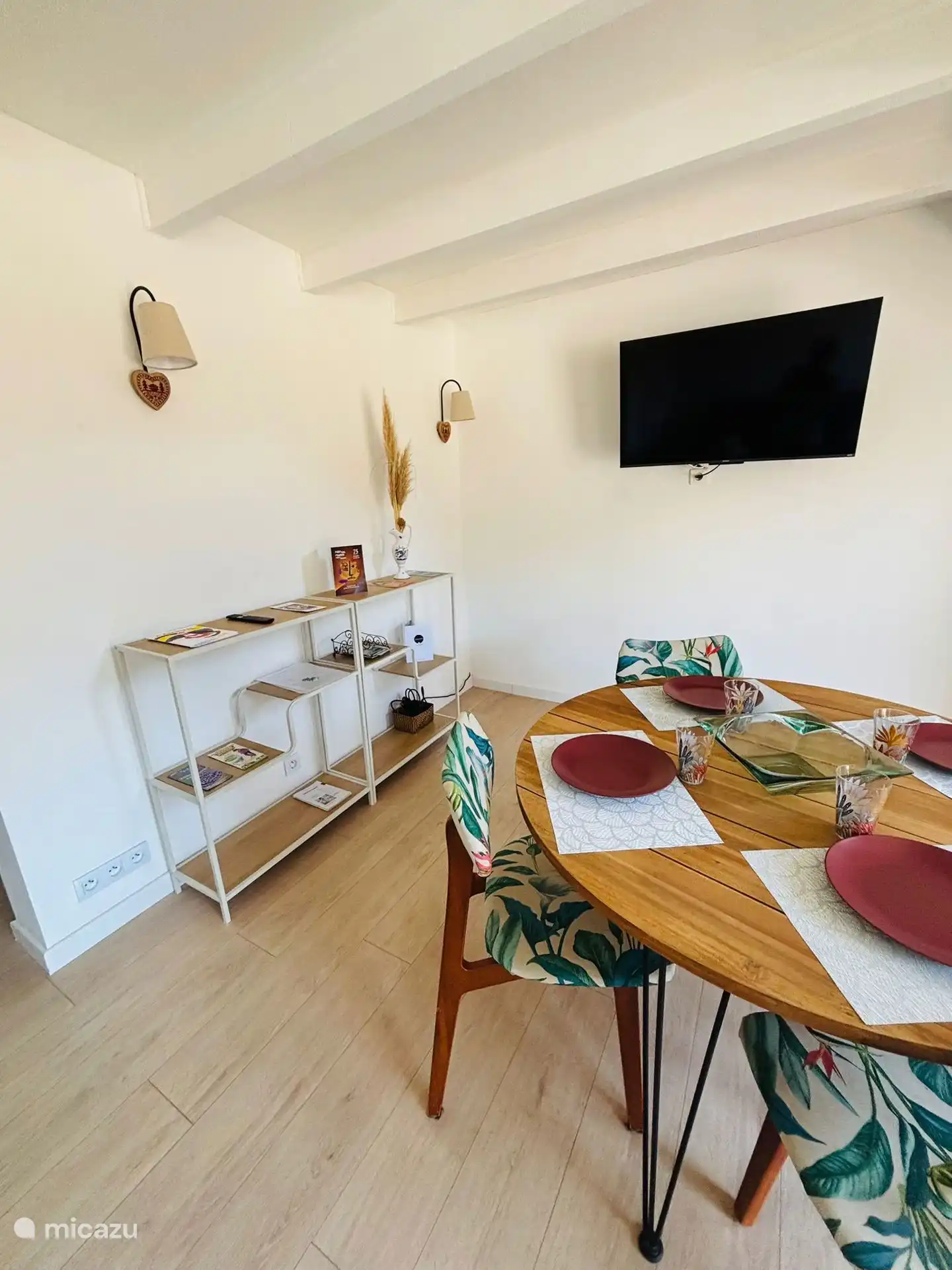 Blick aus dem Esszimmer + TV