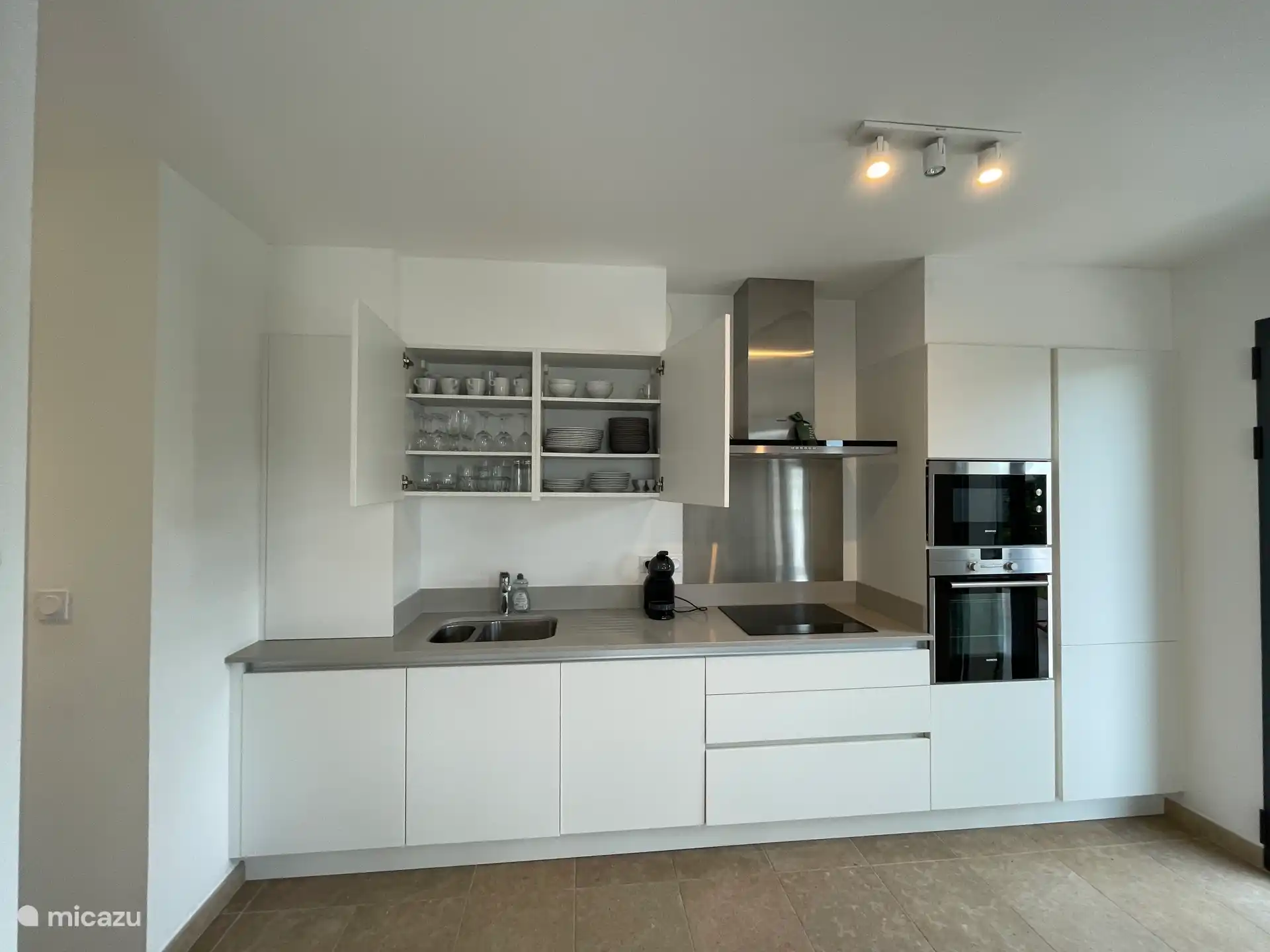 voll ausgestattete Küche