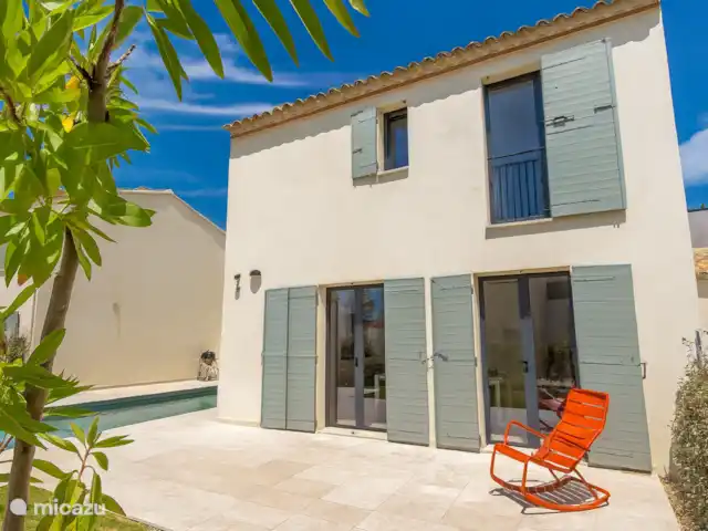 Maison Basilic Ventoux huren in Frankrijk, Vaucluse, Malaucène - vakantiehuis de voorgevel met ernaast het zwembad