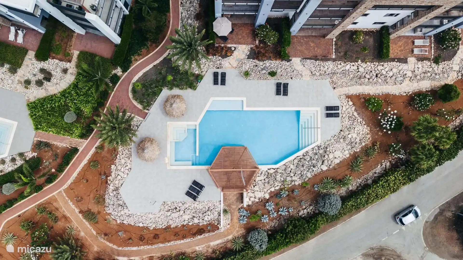 La piscina tiene 26 metros de longitud.