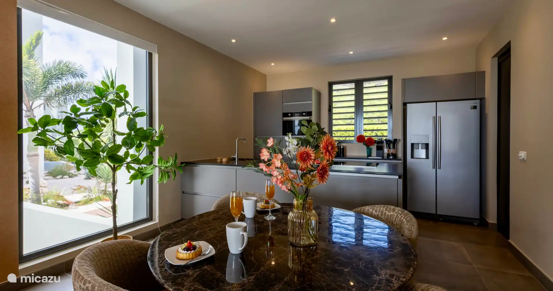 Küchen- und Esstisch 