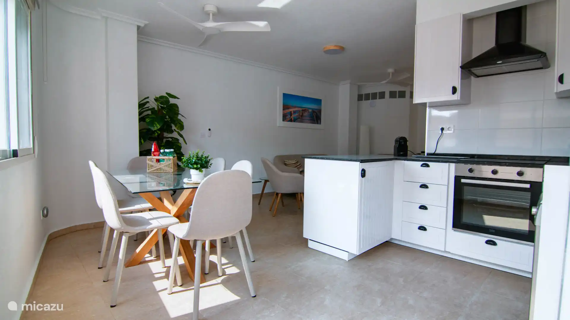 Open kitchen with dining table, ideal for cooking together and enjoying meals.