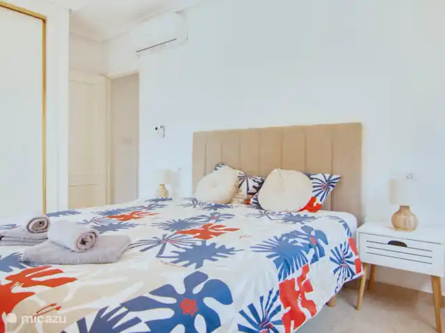 Calle San Enrique 3.2 | Espagne, Costa Cálida, Los Alcázares - appartement Chambre double spacieuse avec accès direct à un balcon avec vue sur la mer