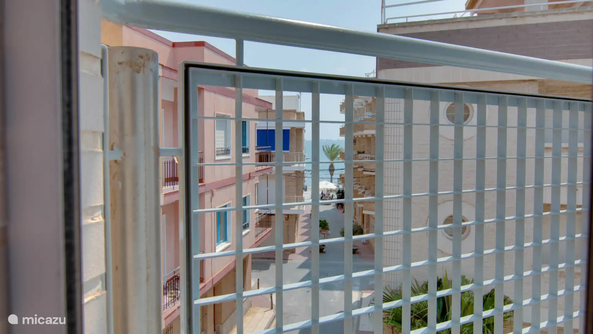 balcony with sea view 