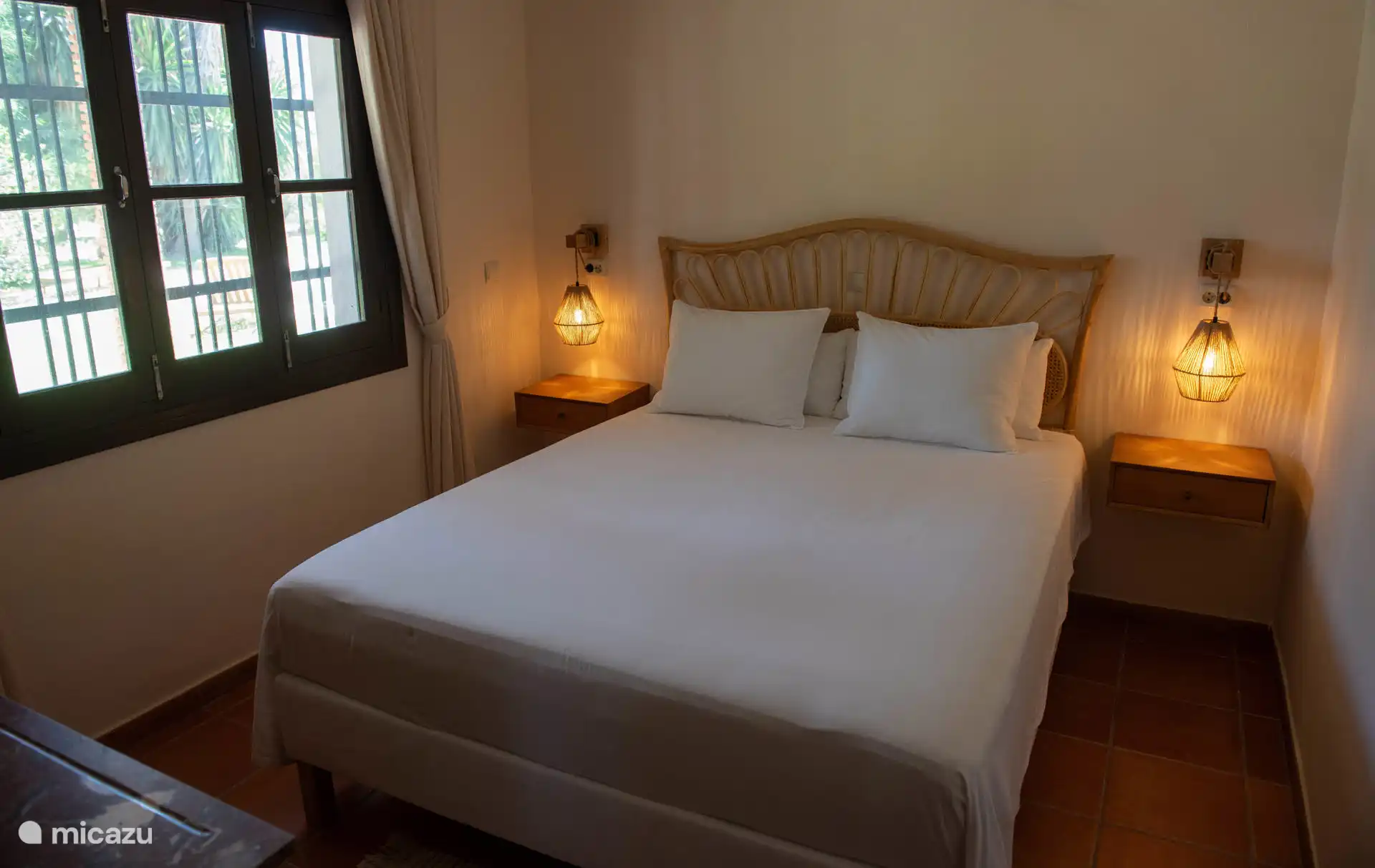 Doppelbett Schlafzimmer 1