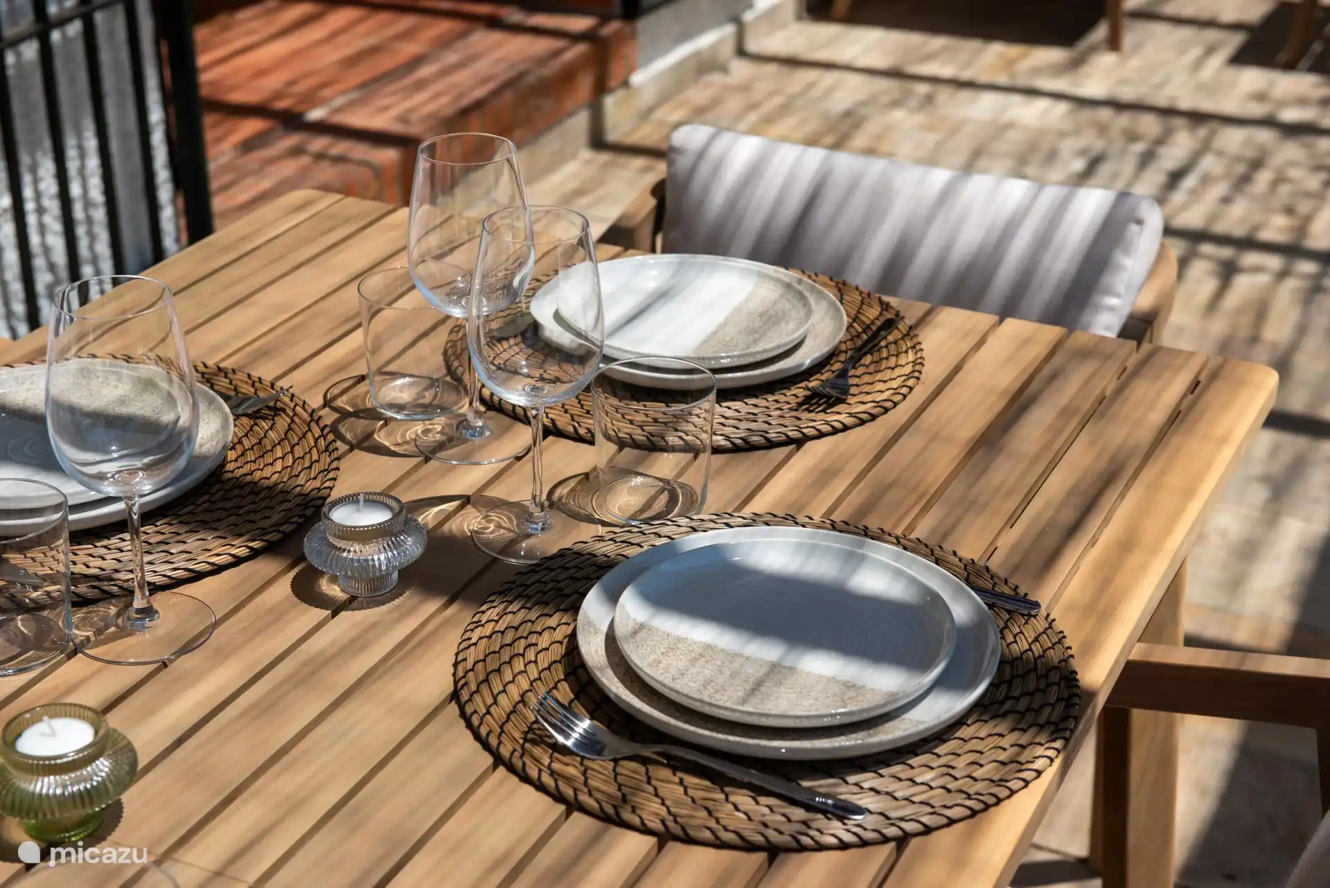 Die Terrasse ist ein schöner Ort zum Essen
