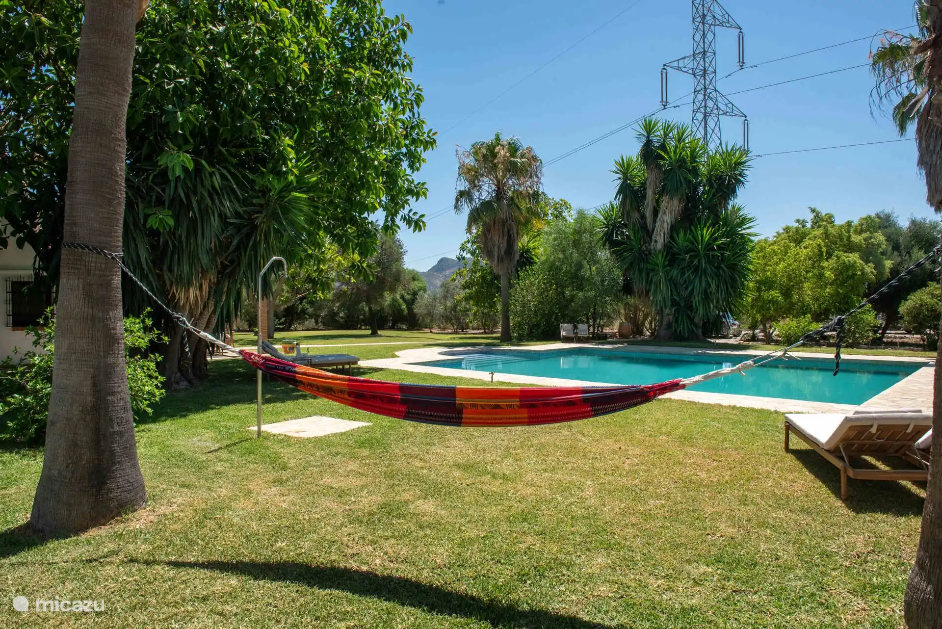 Hängematte und Außendusche