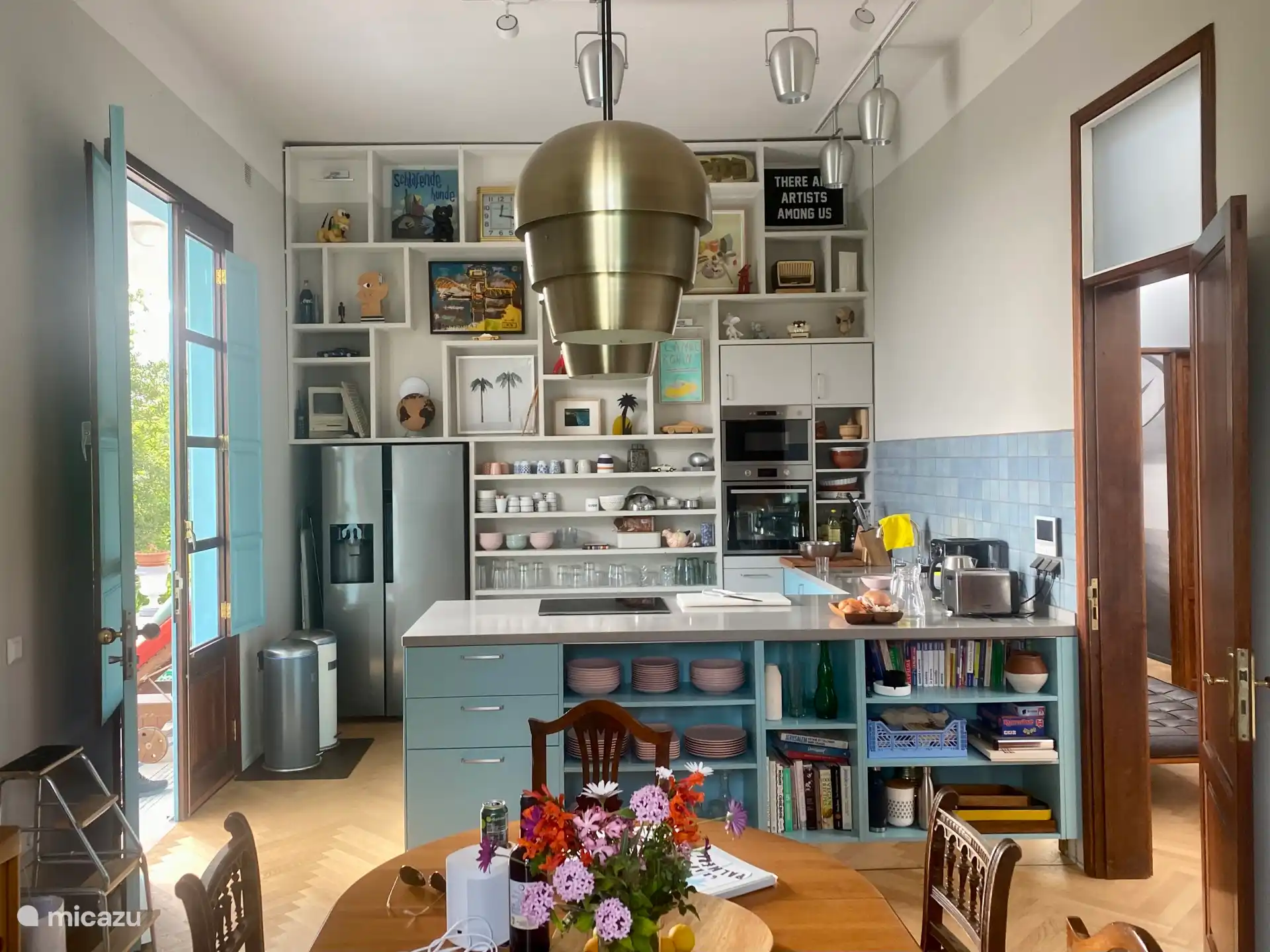 Voll ausgestattete Küche