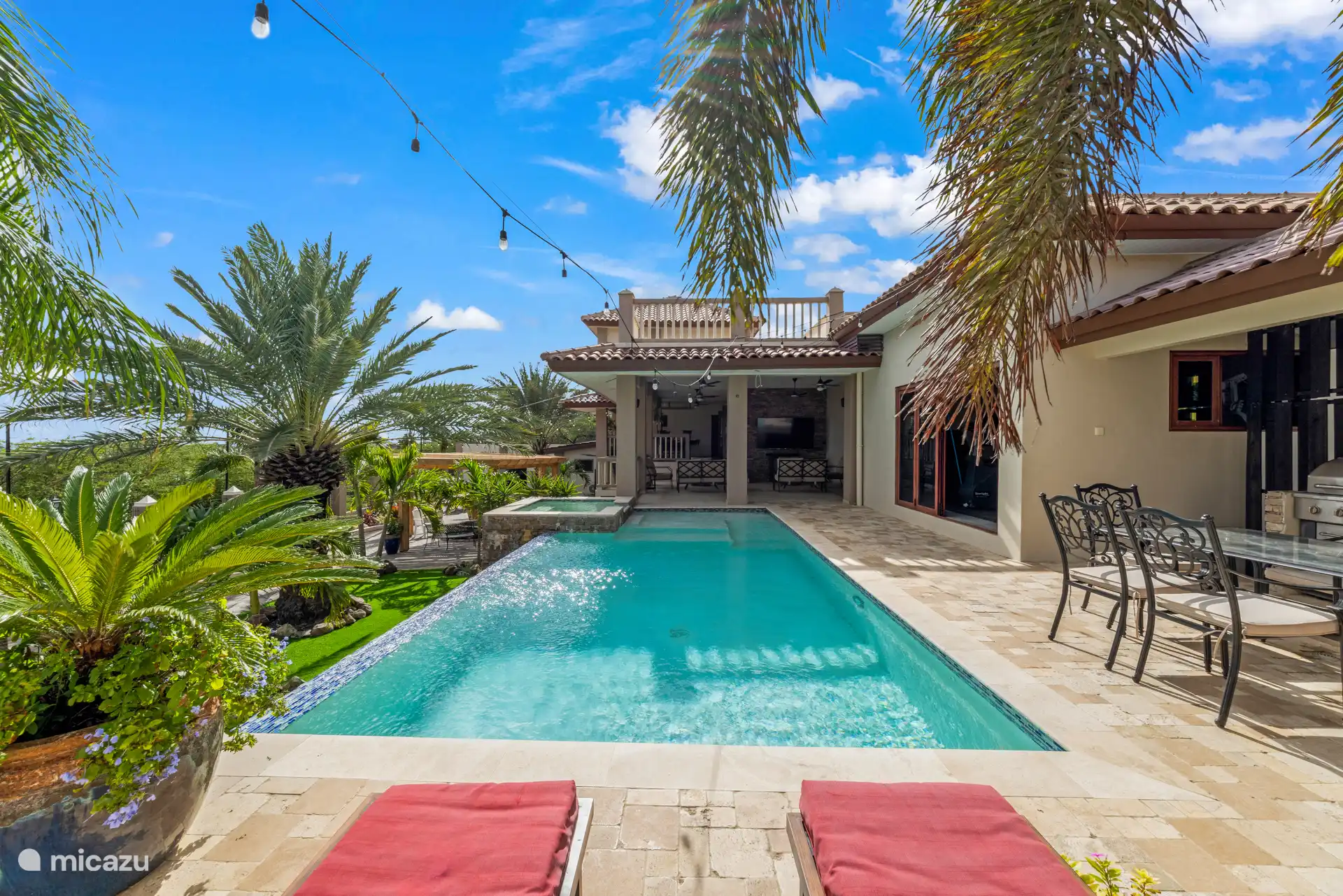 Sunbeds, sun and pool – holiday comfort at its best!