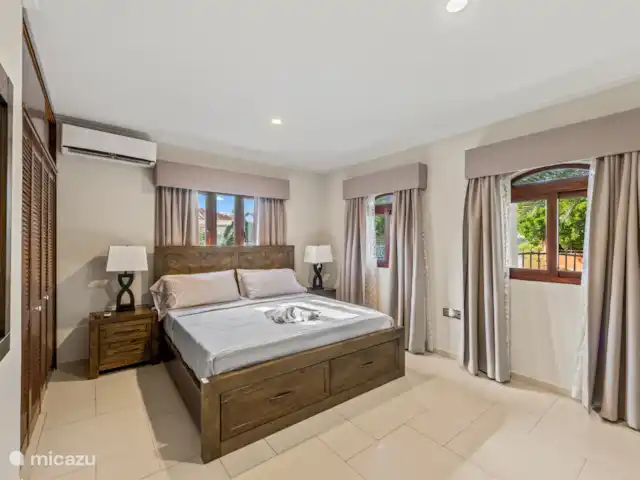 Villa Sophia | Curaçao, Banda Ariba (est), Vredenberg - villa Chambre 1 : Un endroit confortable pour se reposer et terminer votre journée détendu.