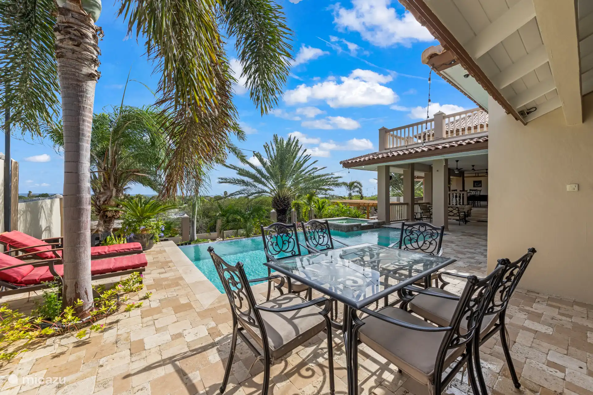 Water fun and outdoor dining – everything for a relaxing day by the pool