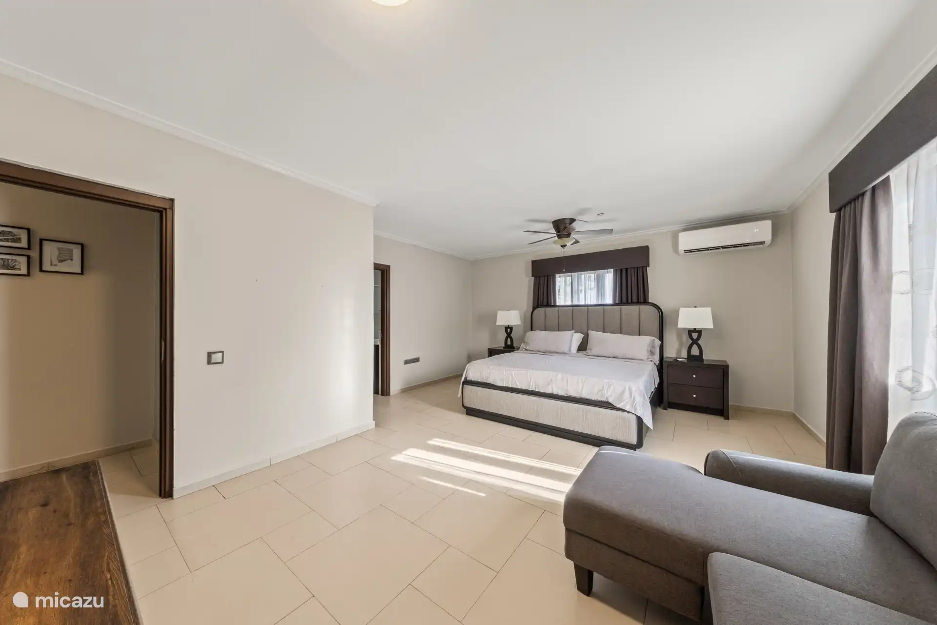 Bedroom 3: Comfort, tranquillity and private bathroom: everything you need for a relaxing night.