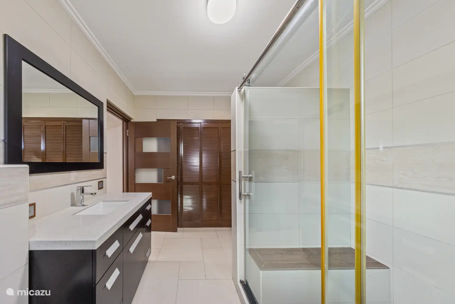 Bathroom en suite of the master bedroom