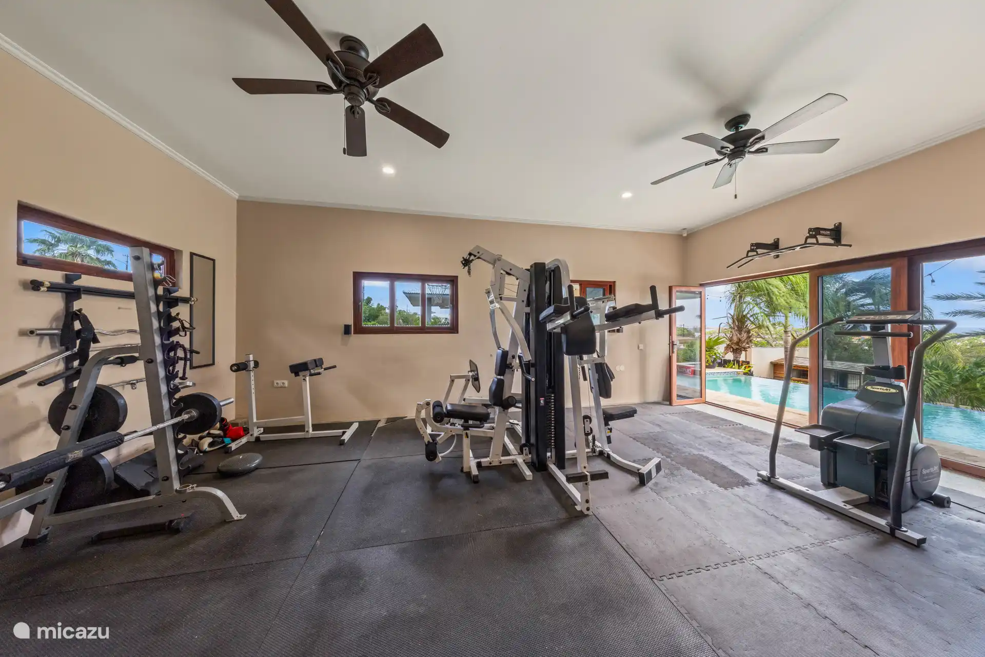 Want to train in between relaxing? That's possible too!