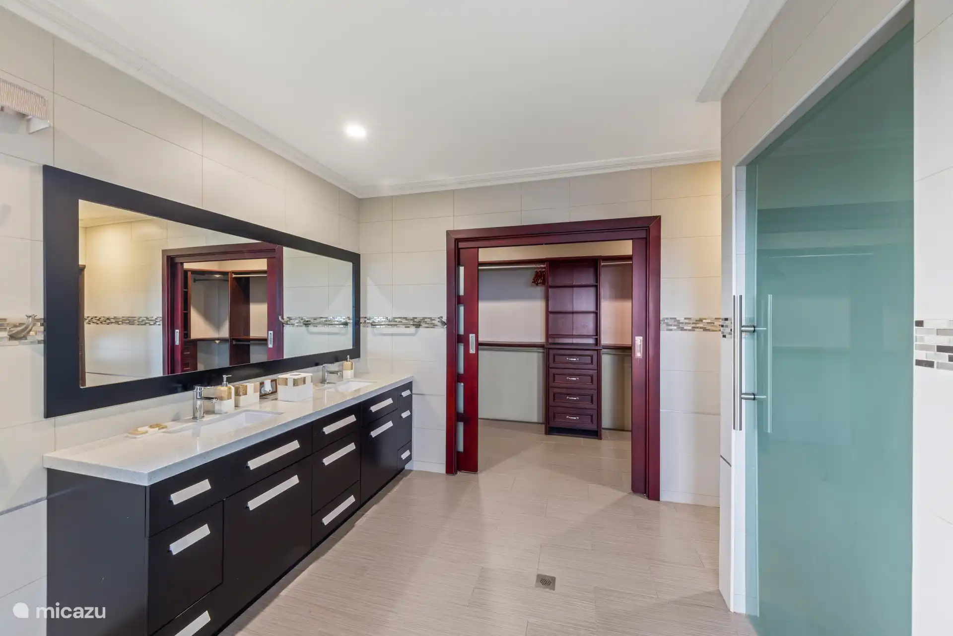 Bathroom en suite of the master bedroom