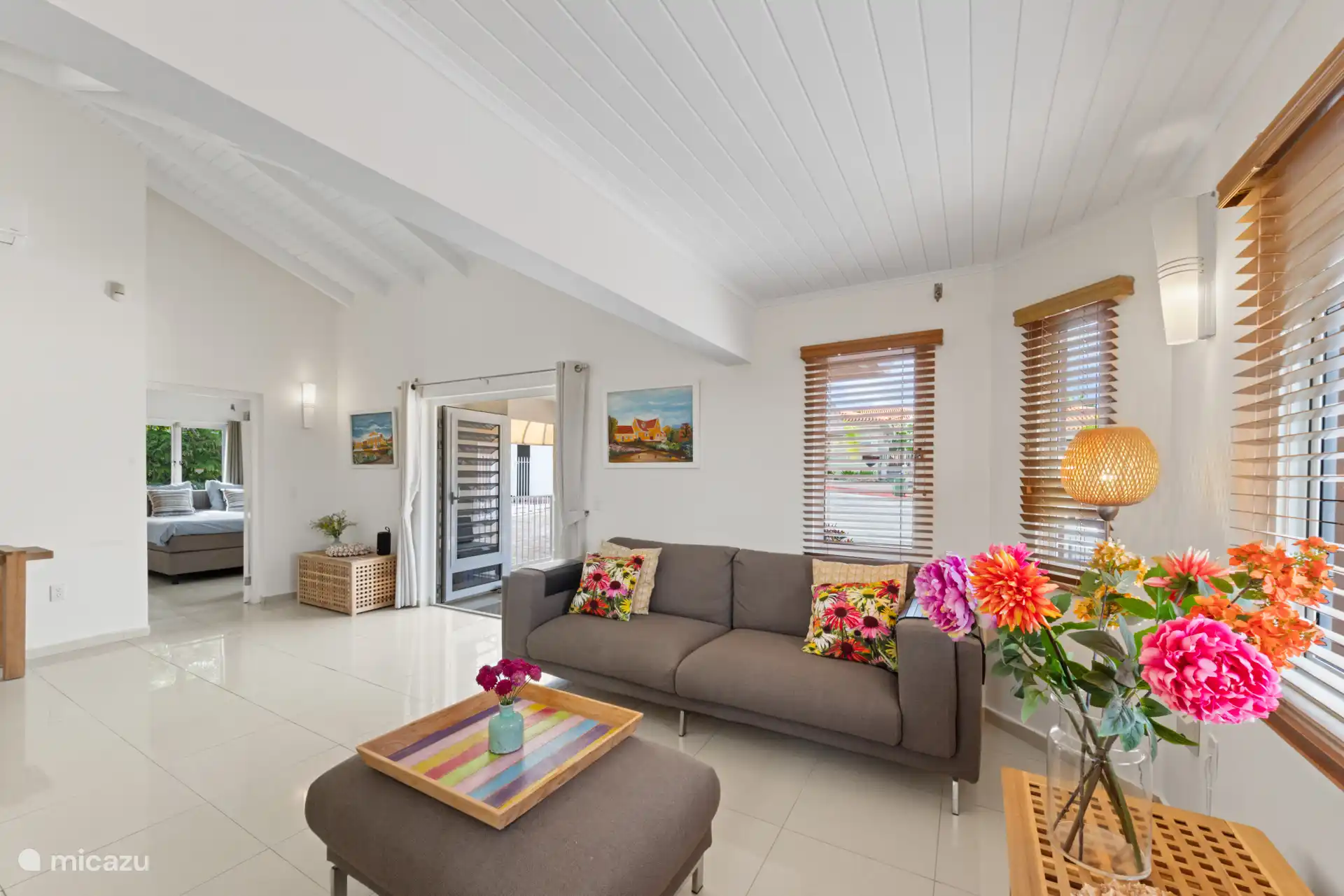 Unsere Sitzecke mit Smart-TV