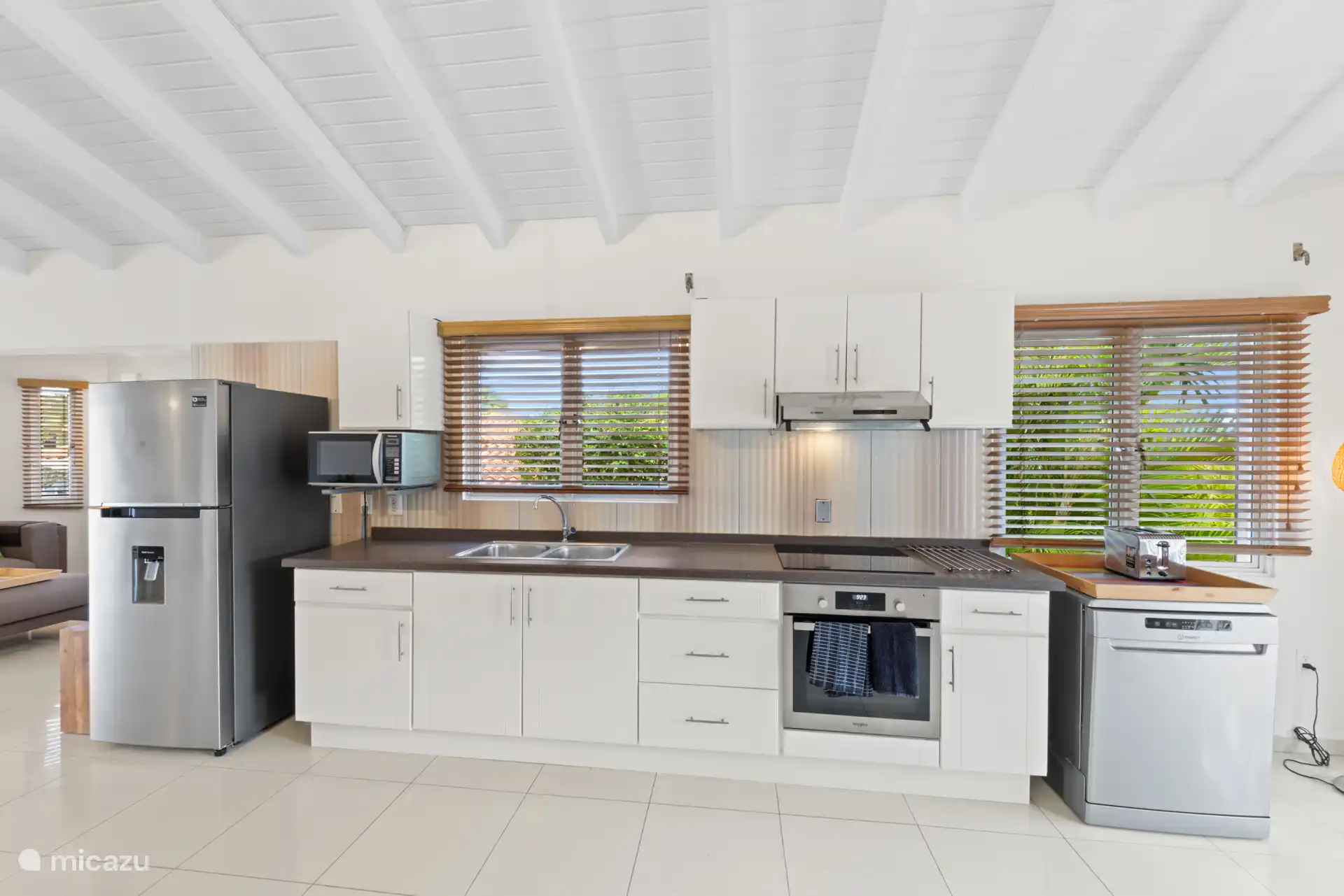 Geräumige offene Küche