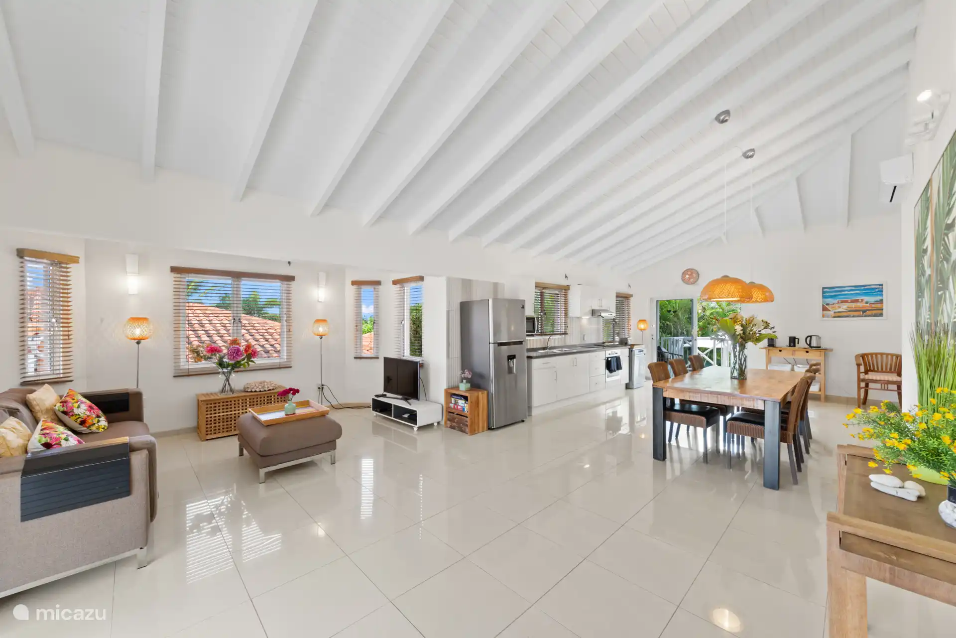 Unser geräumiges und attraktives Wohnzimmer mit Klimaanlage