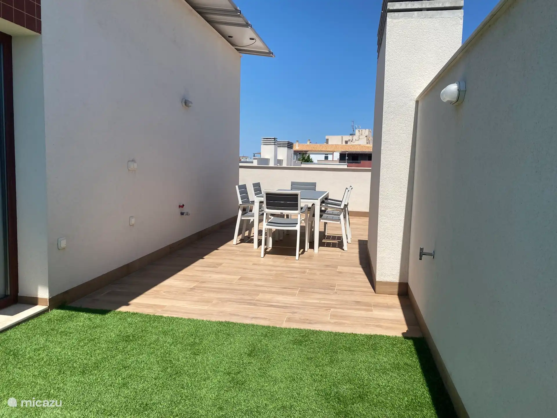 Mesa de comedor en la azotea