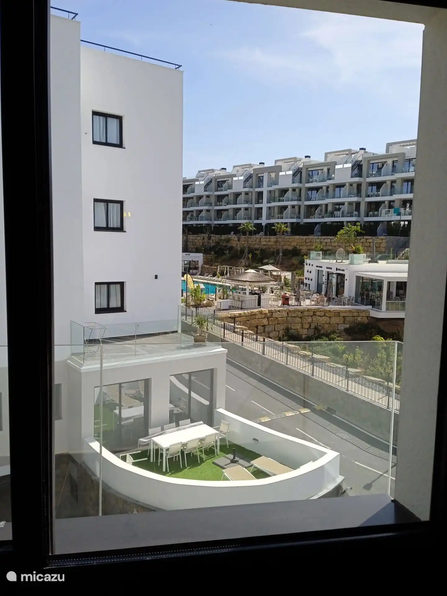 Blick von unserem Balkon auf den Pool