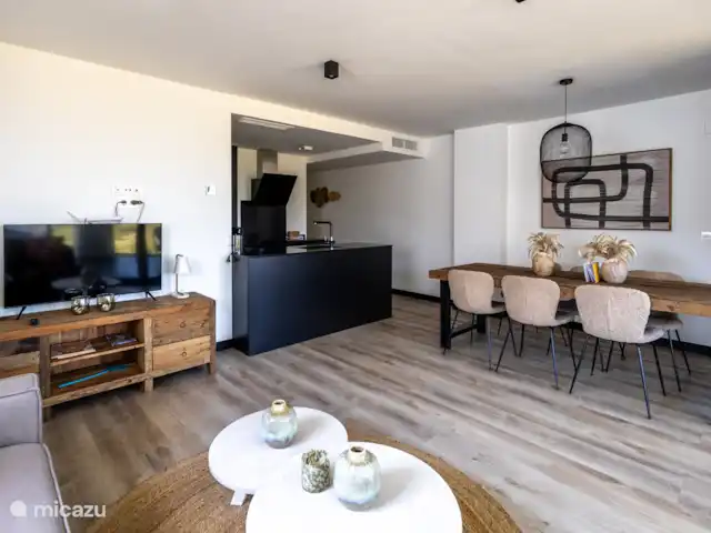 Location de Vacances Espagne, Andalousie, Mijas, appartement - Hacienda el Sueno 2301 Salon avec cuisine ouverte et coin repas
