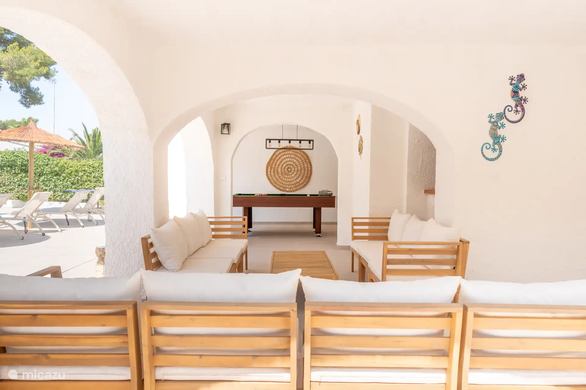 Naya mit Loungebereich