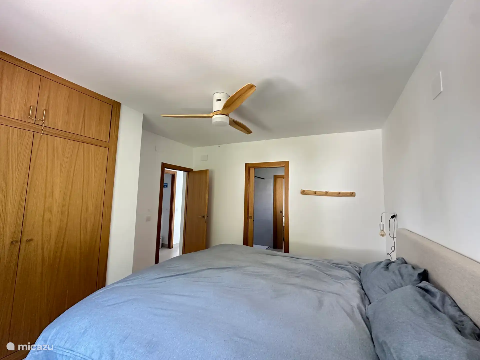 Chambre 2 avec salle de bain partagée