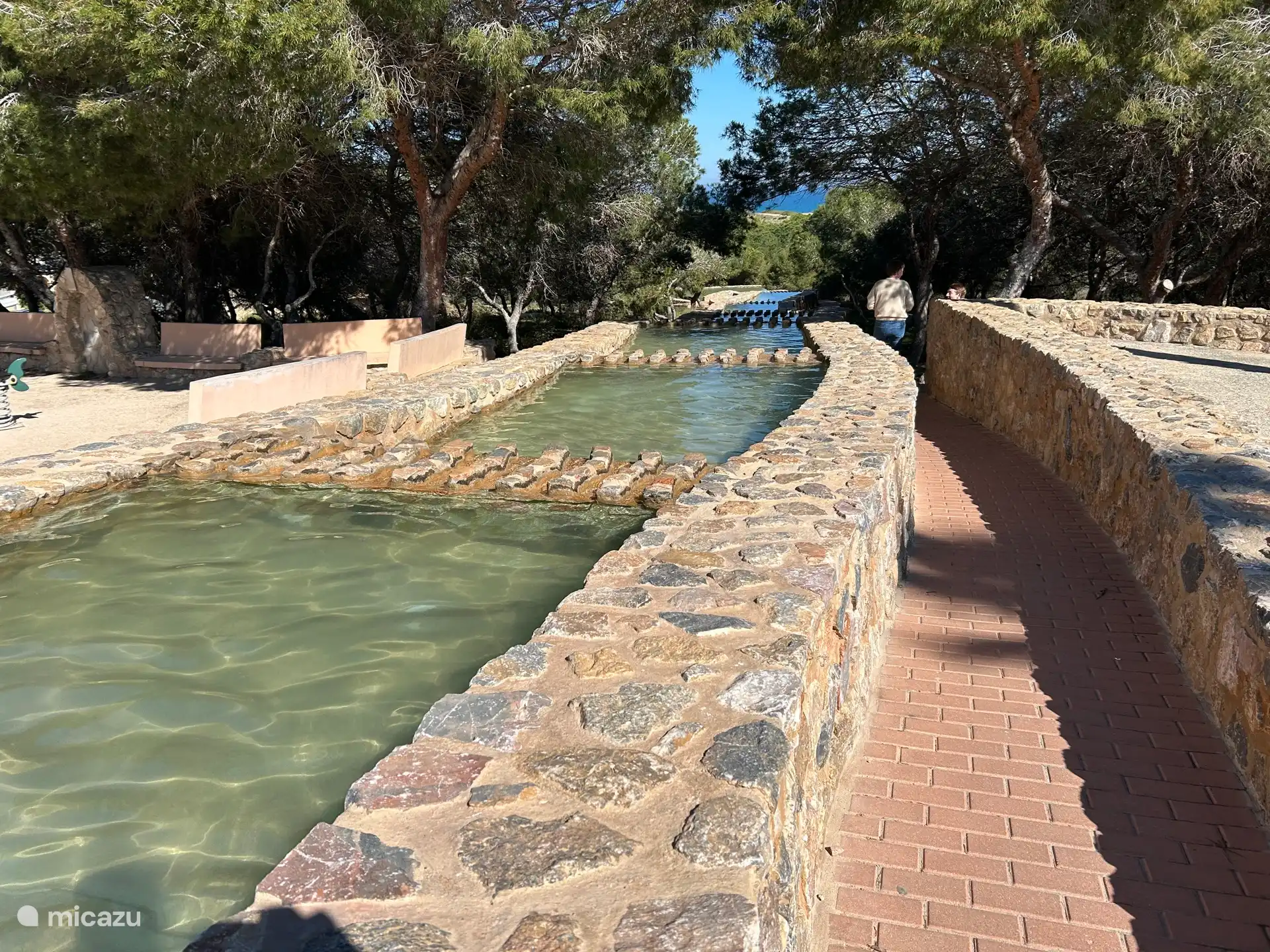 Faites une belle promenade dans le parc des moulins à eau à Torrevija. Si vous traversez ce parc, vous arriverez sur une vaste plage pour la détente nécessaire.