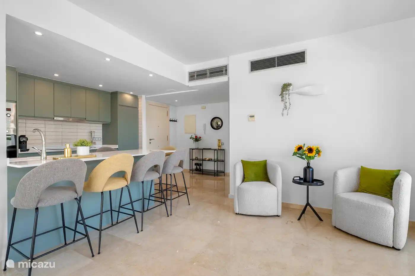 Salon + cuisine ouverte