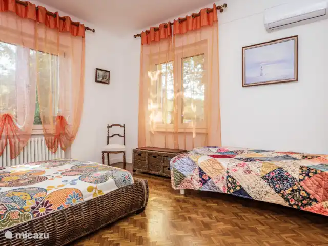 Villa les Deux Roues en Francia, Dordoña, Carsac - casa vacacional Dormitorio