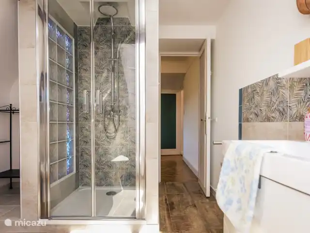 Villa les Deux Roues en Francia, Dordoña, Carsac - casa vacacional Baño