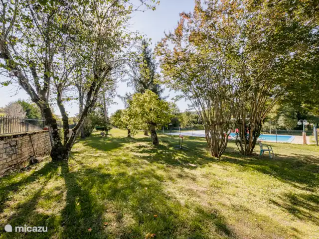 Villa les Deux Roues en Francia, Dordoña, Carsac - casa vacacional Jardín y piscina privada