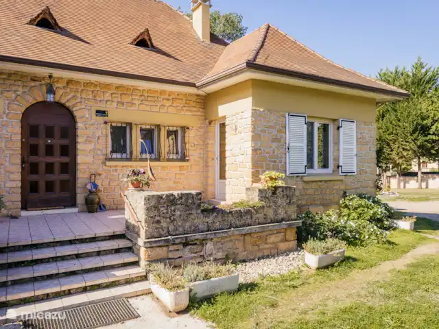 Villa les Deux Roues en Francia, Dordoña, Carsac - casa vacacional Frente de la casa de vacaciones