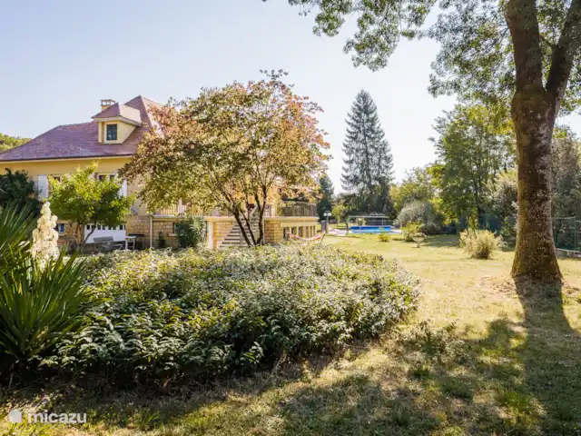 Villa les Deux Roues en Francia, Dordoña, Carsac - casa vacacional Casa de vacaciones y jardín