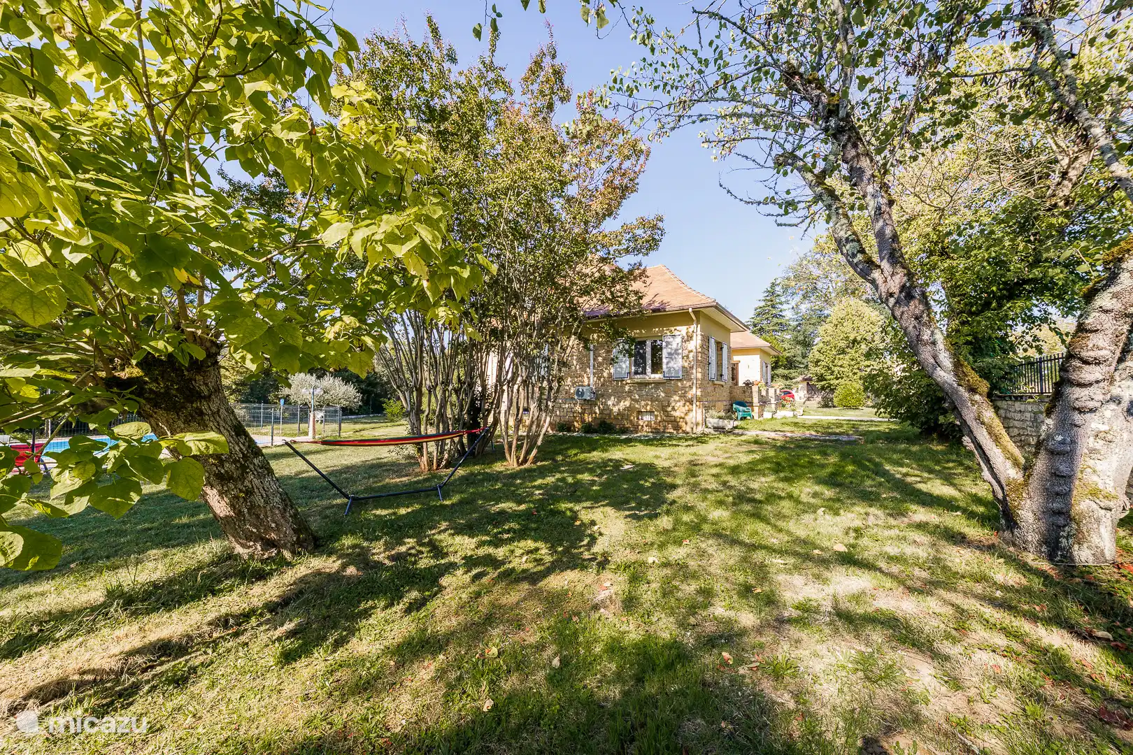 Ferienhaus und Garten