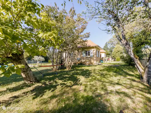 Villa les Deux Roues en Francia, Dordoña, Carsac - casa vacacional Casa de vacaciones y jardín