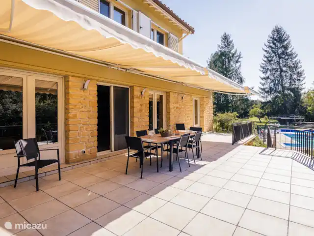 Villa les Deux Roues en Francia, Dordoña, Carsac - casa vacacional Terraza