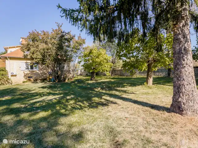 Villa les Deux Roues en Francia, Dordoña, Carsac - casa vacacional Jardín