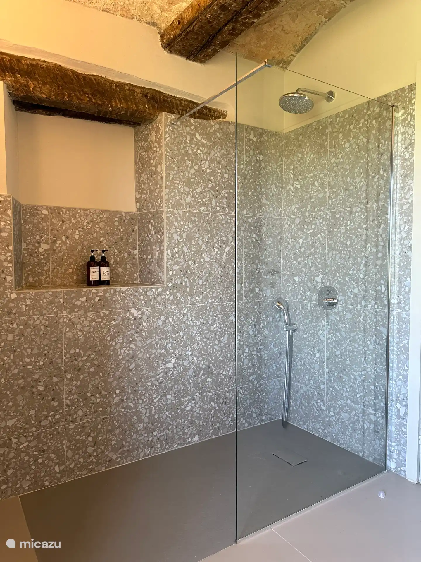 Ducha a ras de suelo