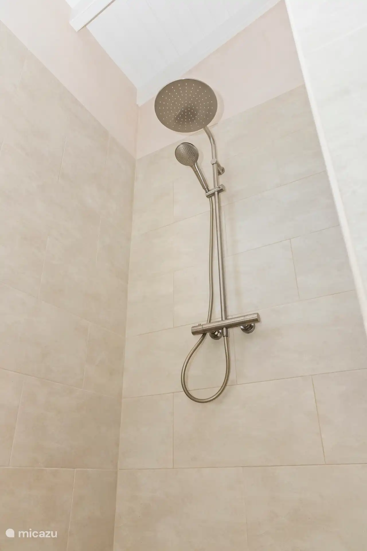 Badezimmer im Hauptschlafzimmer