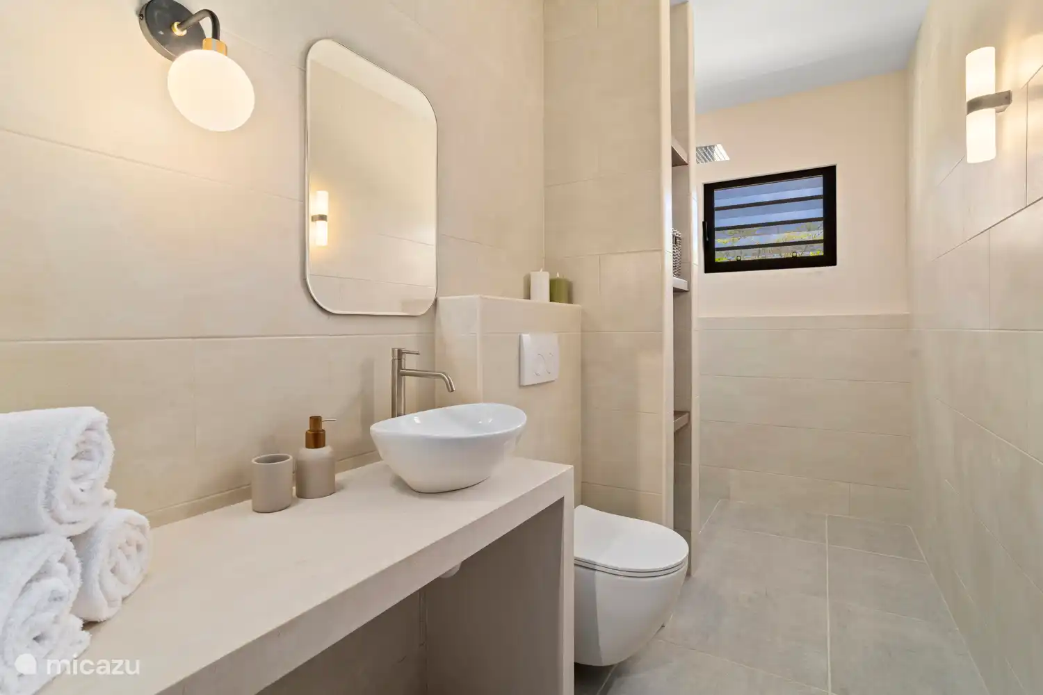 Badezimmer 4 befindet sich im Erdgeschoss