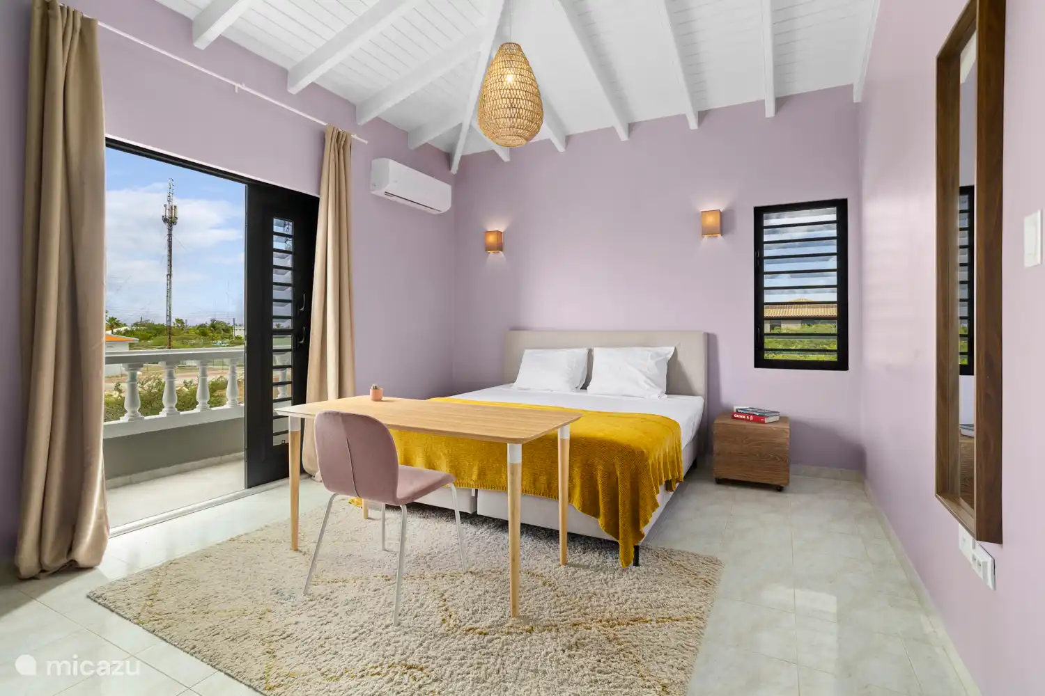 Schlafzimmer 2 befindet sich im ersten Stock