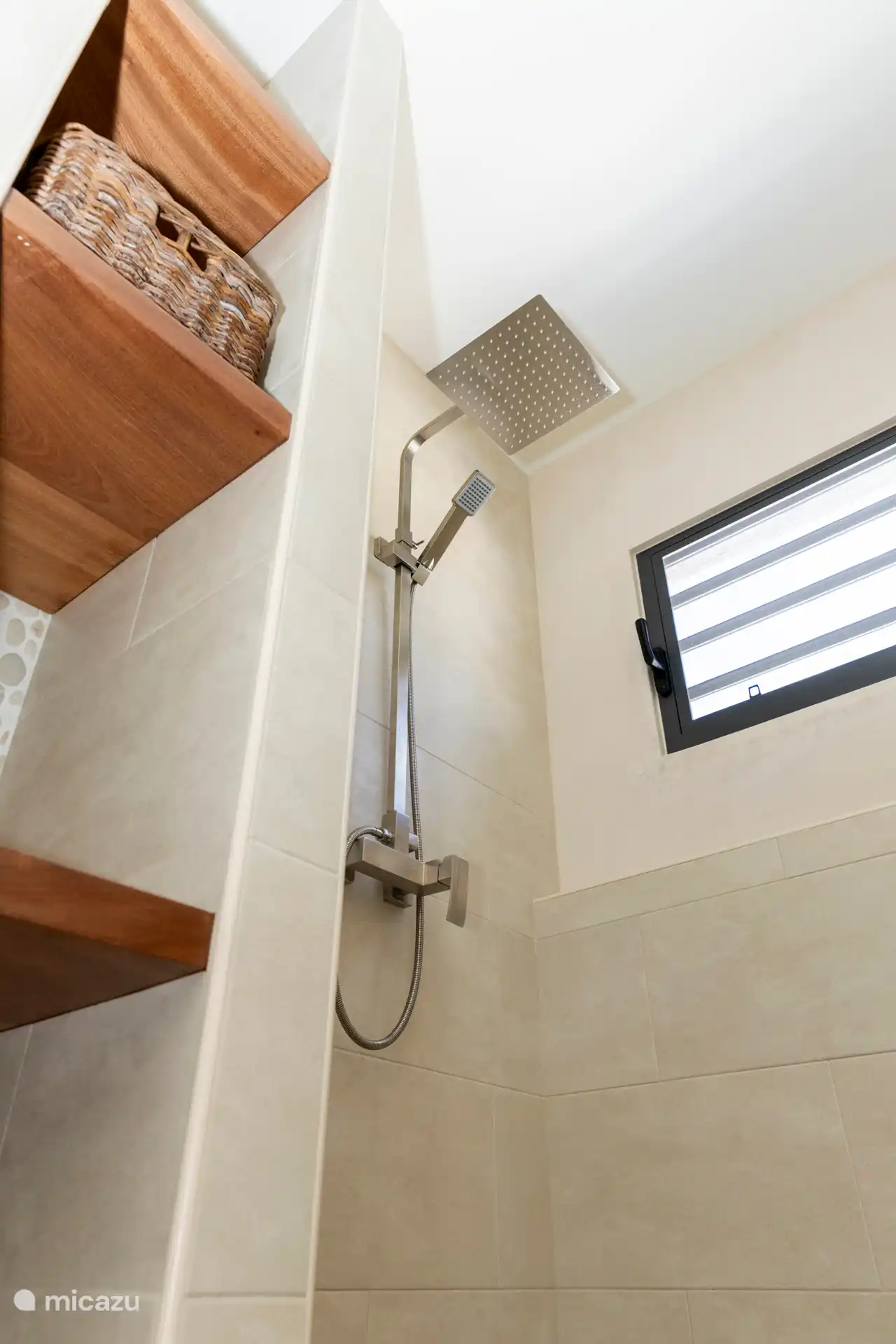 Badezimmer 4 befindet sich im Erdgeschoss