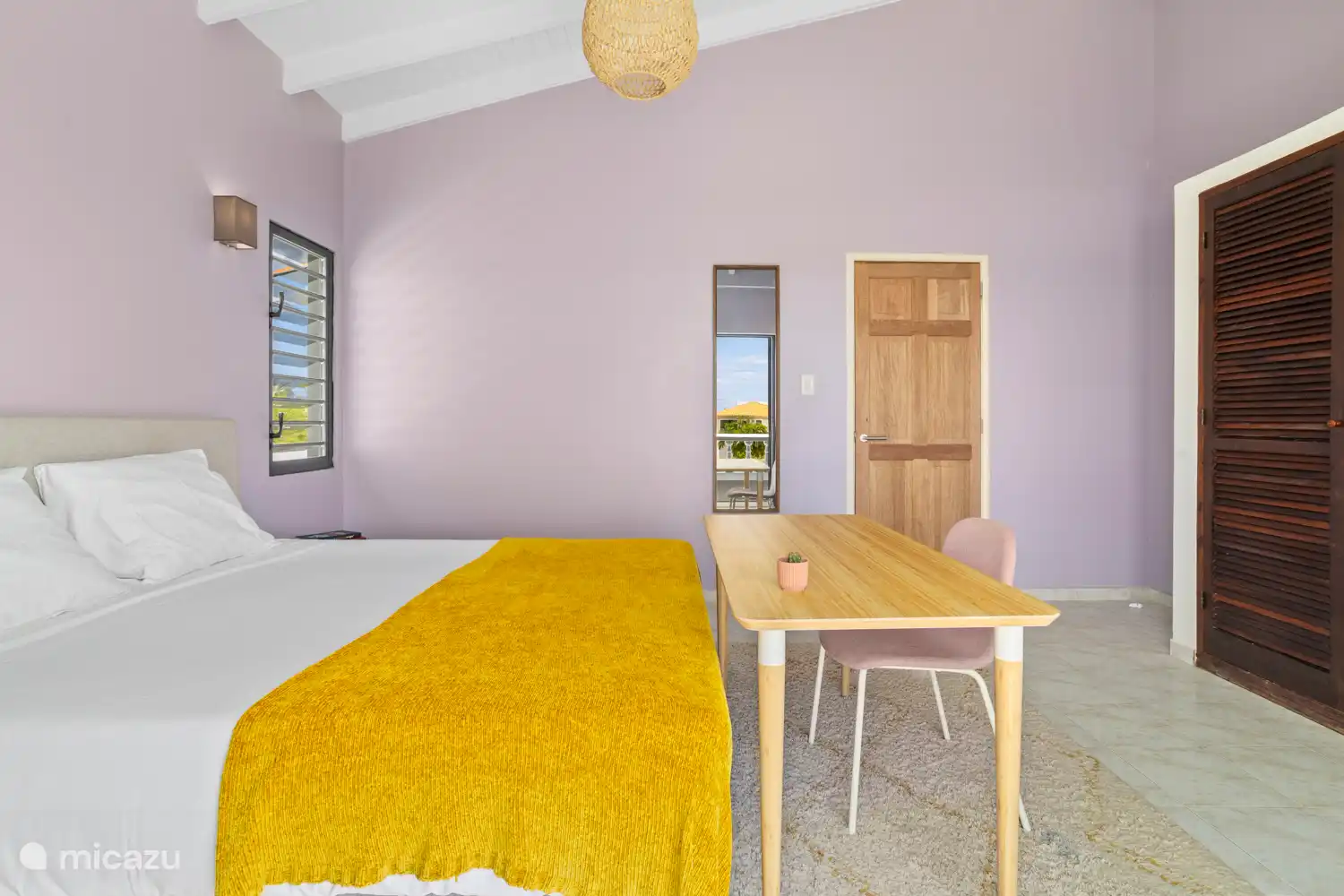 Schlafzimmer 2 befindet sich im ersten Stock