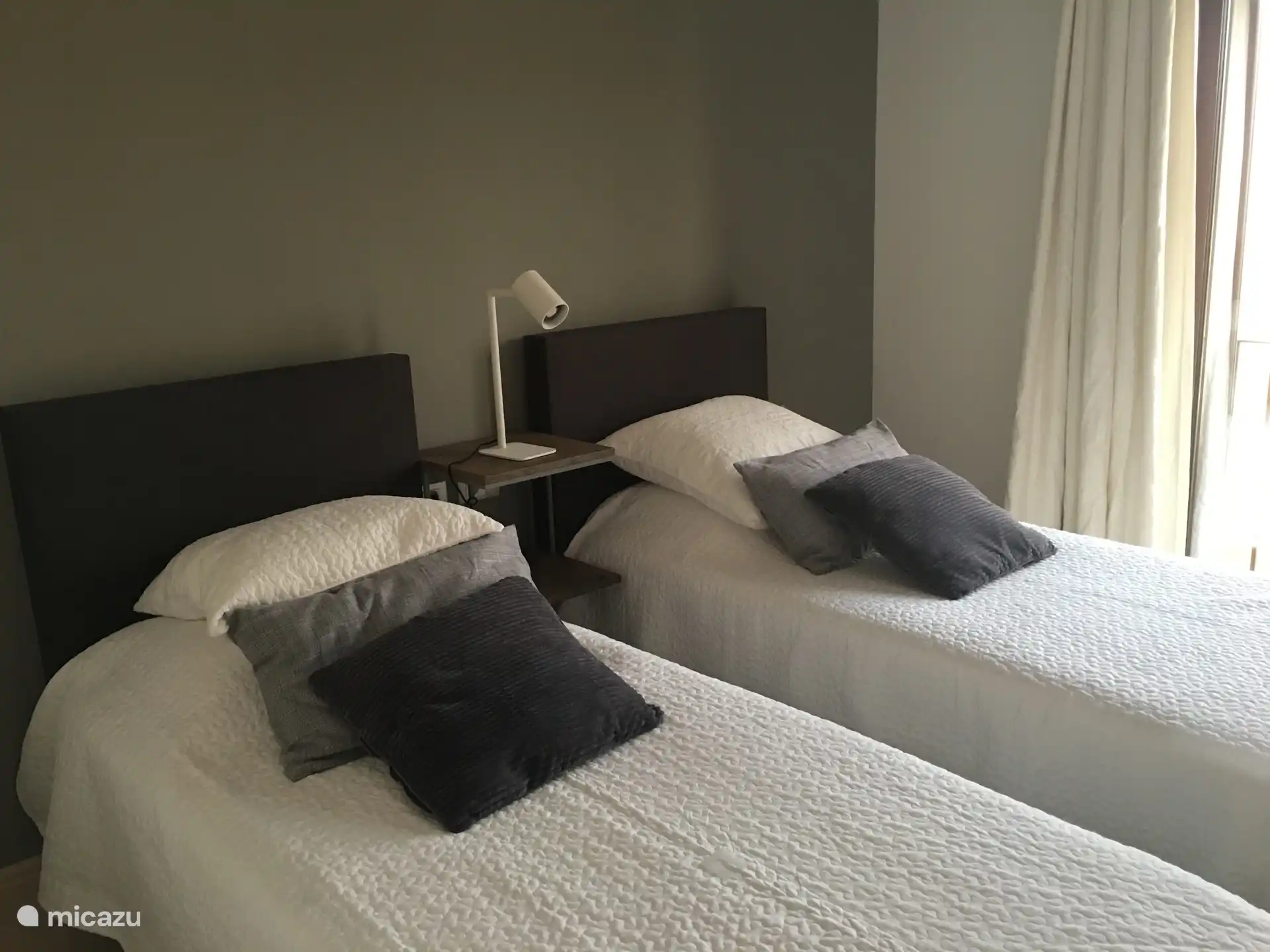 1 bedroom has 2 single beds.