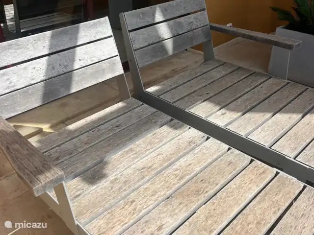 Los Granados del Mar | Espagne, Costa del Sol, Estepona - appartement Il s’agit des 2 chaises longues du balcon de la chambre principale.